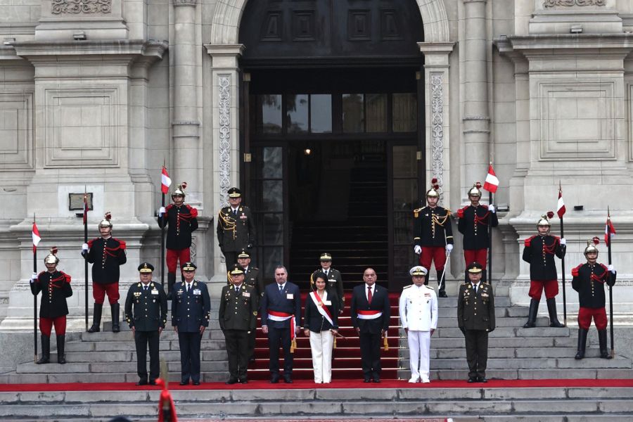 Presidenta Keiko Fujimori es reconocida como jefa suprema de las FF.AA. y PNP